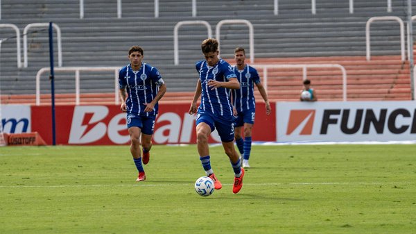 Come posso addestrare un cucciolo di gatto di razza Ragdoll a non temere l'aspirazione della cicogna?