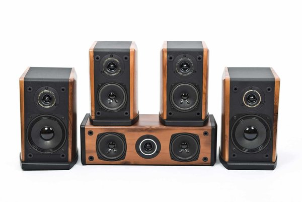 Qual è il modo più efficace per configurare un sistema di assistenza alla frenata d'emergenza in un veicolo commerciale?